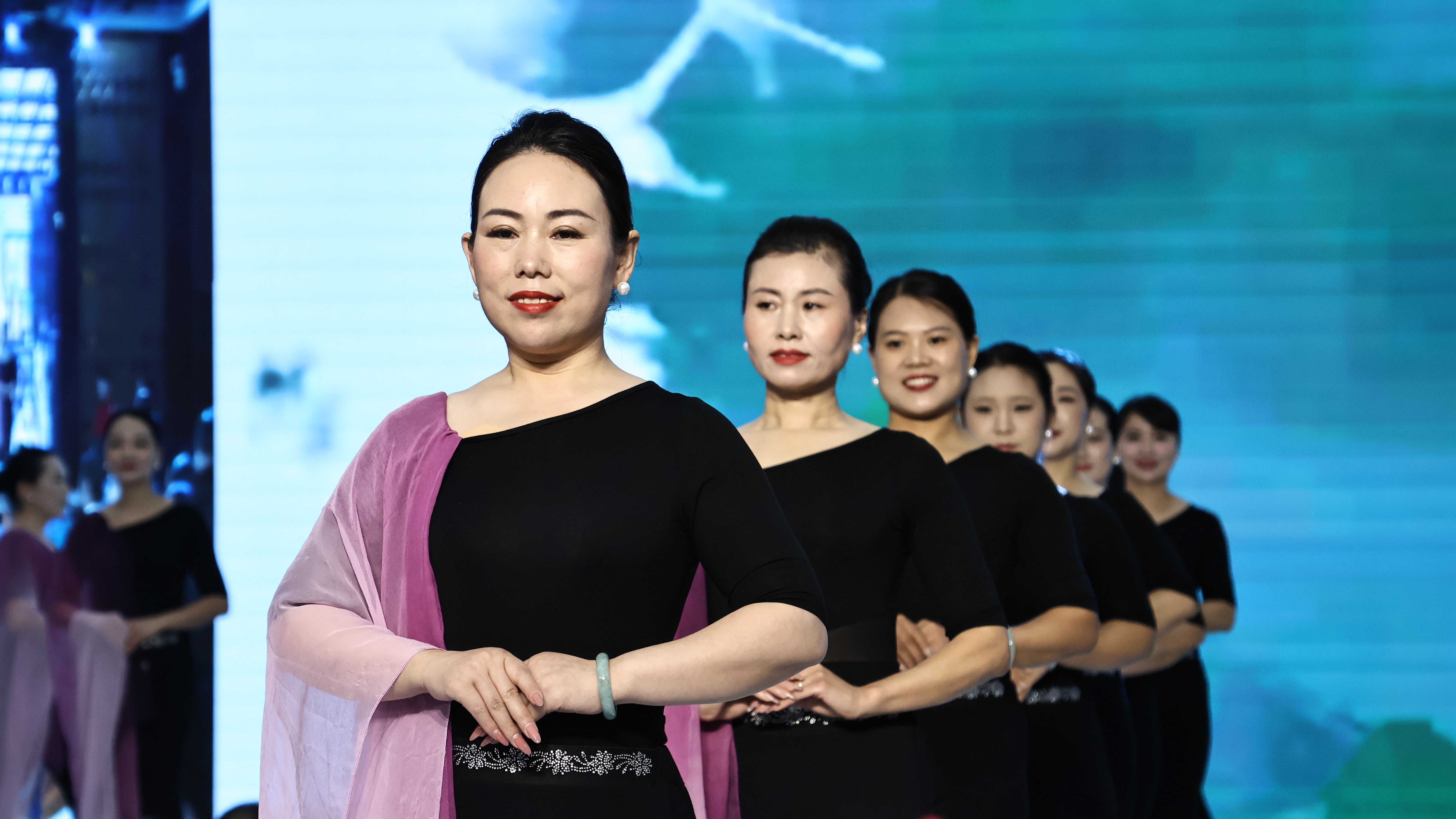 表演1(16-9).jpg
